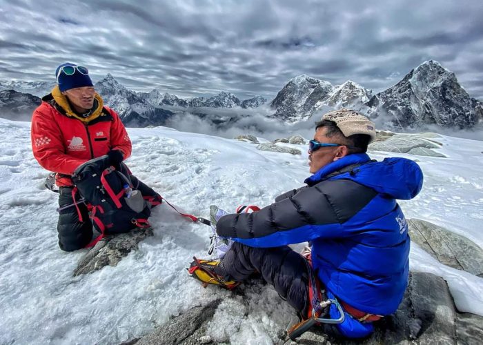 LOBUCHE PEAK SUMMIT (1) LOBUCHE PEAK SUMMIT (1)